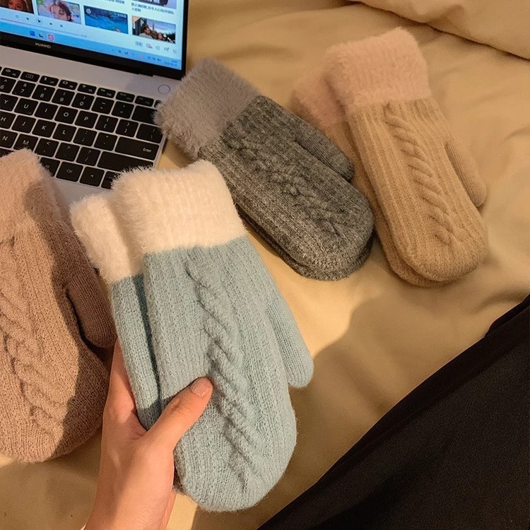 Korean version of mens and womens gloves winter couple with thick velvet cute cold resistant warm simple all finger connected cycling for students