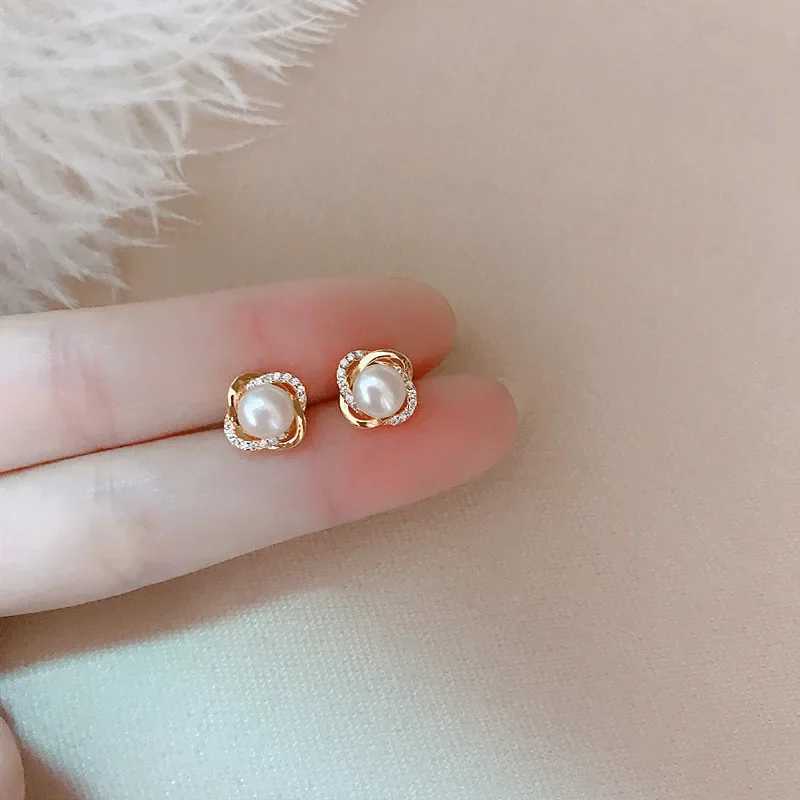 Imitation Pearl Earring for Women Gold Color Round Stud Earrings Korean Delicate Irregular Design Unusual 2025 Fashion Jewelry C251103