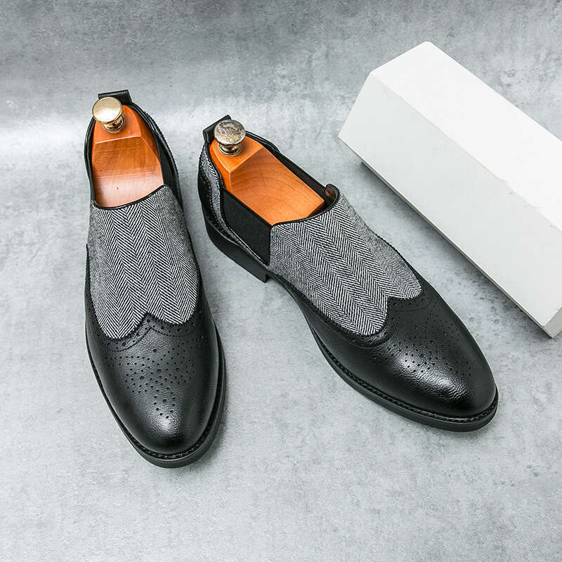 Men's in plus size, new casual fashionable foot covers, carved Blok leather shoes, trendy wedding shoes