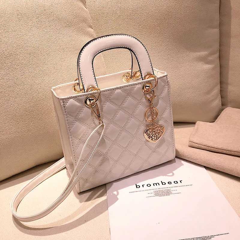 New Ladies Shiny Leather Crossbody Bag Girls Fashion Hundred Shoulder Bag Lattice Ladies Handbag Metal Heart Decoration PU MateC250403