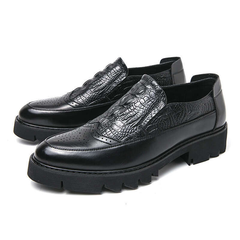 2024 plus size spring and autumn new fashionable men's low top thick soled leather shoes, trendy foot covering merchant