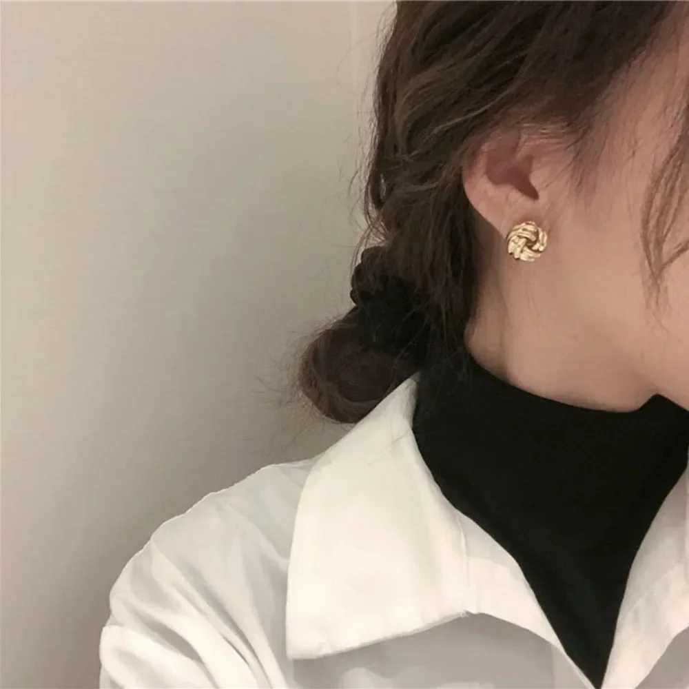 SUMENG Womens Small Metal Stud Earrings in Gold Color with Touch of Style and Elegance Tiny Yet Unusual Fashion Jewelry C251103
