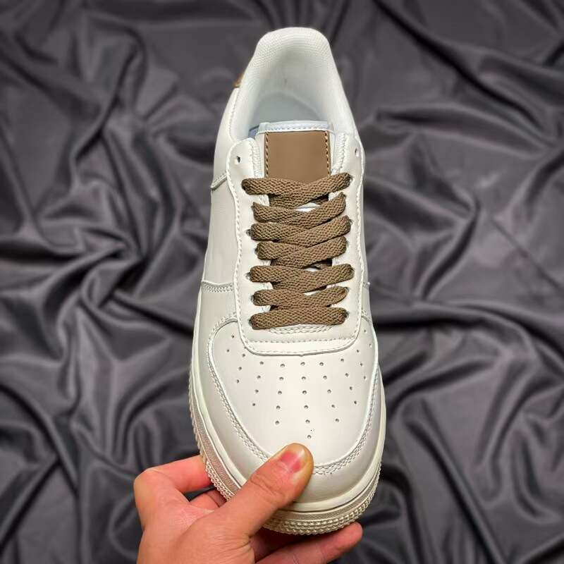 Versatile thick sole com fort sneakers