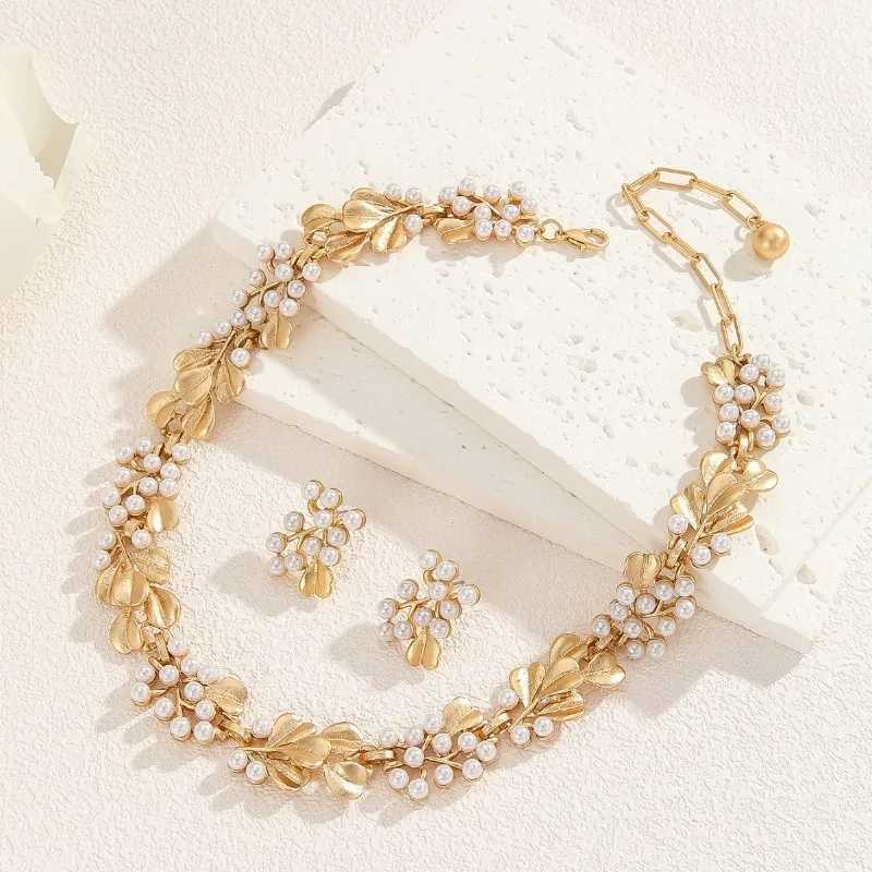 Retro French floral necklace with pearl set elegant earrings and collarbone for Women Statement Jewelry Gift Accessories C251103