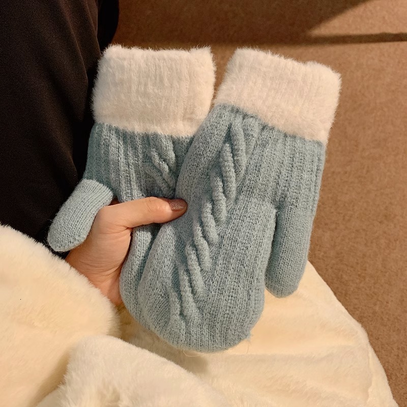 Korean version of mens and womens gloves winter couple with thick velvet cute cold resistant warm simple all finger connected cycling for students