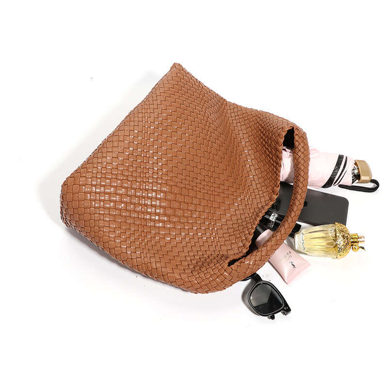 Factory large capacity mother and child fashion trend, underarm single shoulder hand woven women's bag, soft texture, 2025 temperament versatile 