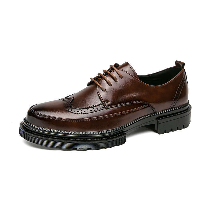 Seasonal men's outerwear thick soled large-sized low top lace up business leather shoes, pointed small black shoes