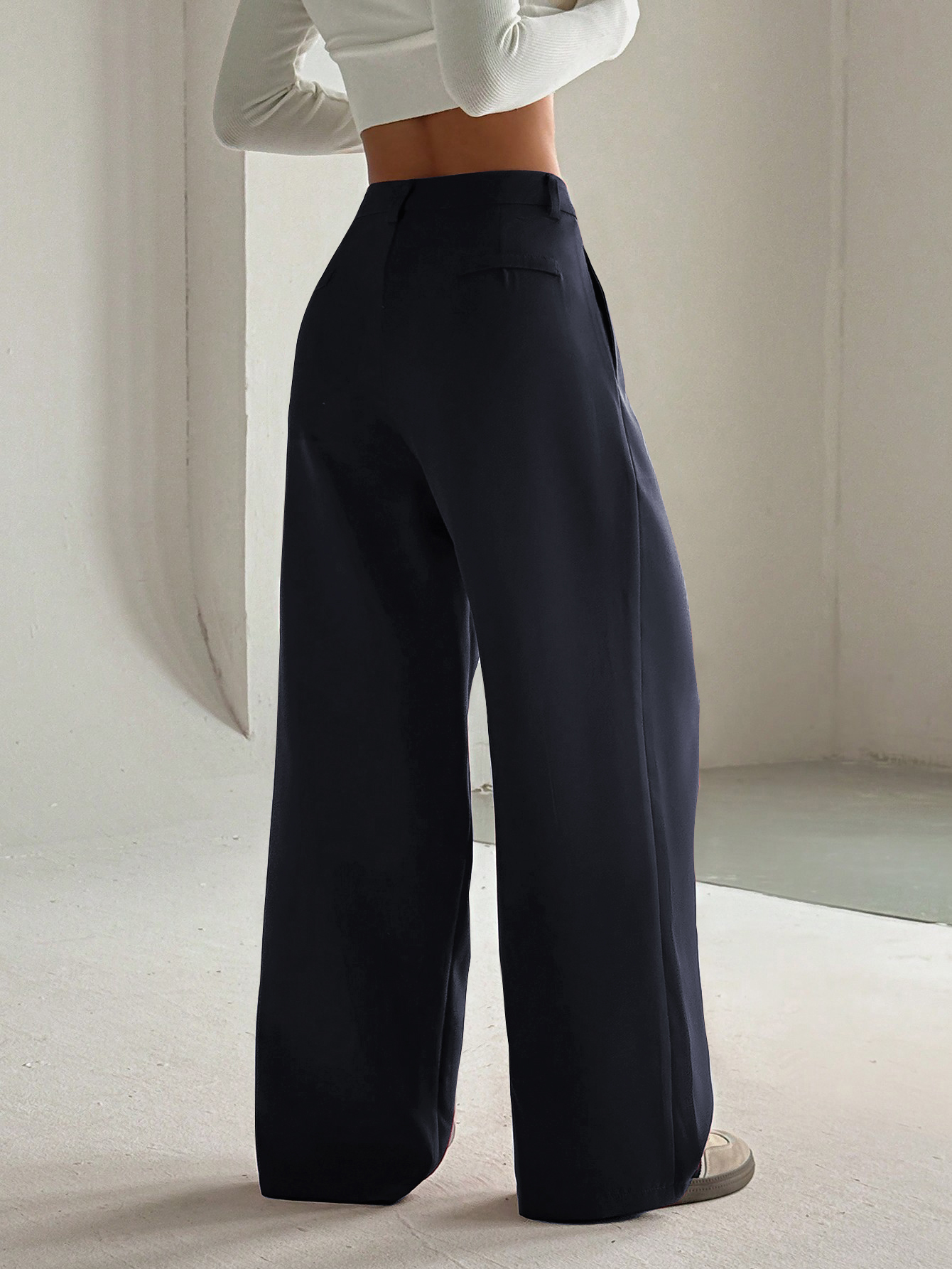 Stylish Female Slacks: Comfortable Lightweight Suits Tailored for Professional Settings---111