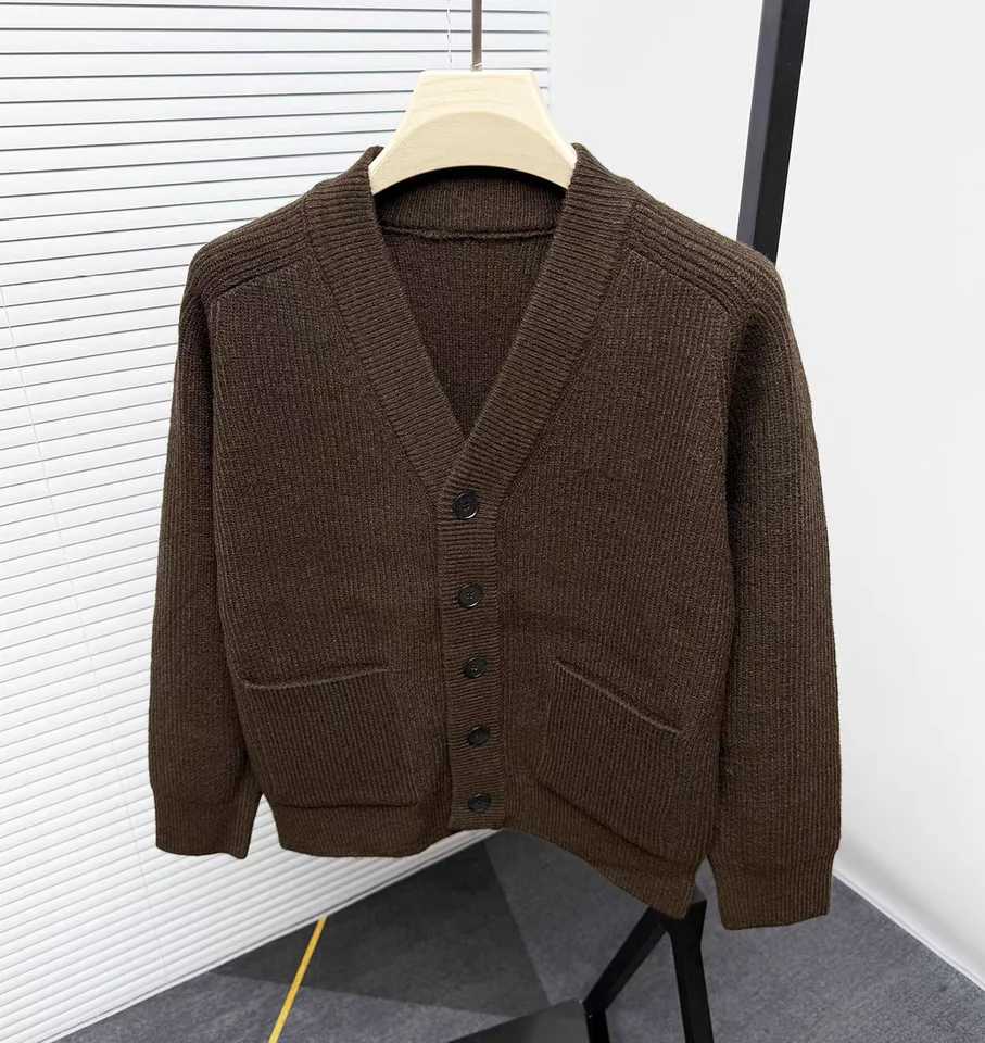 Premium fashion button knitted cardigan mens luxury trend V-neck solid color simple comfort pocket spring autumn sweater coatT251103