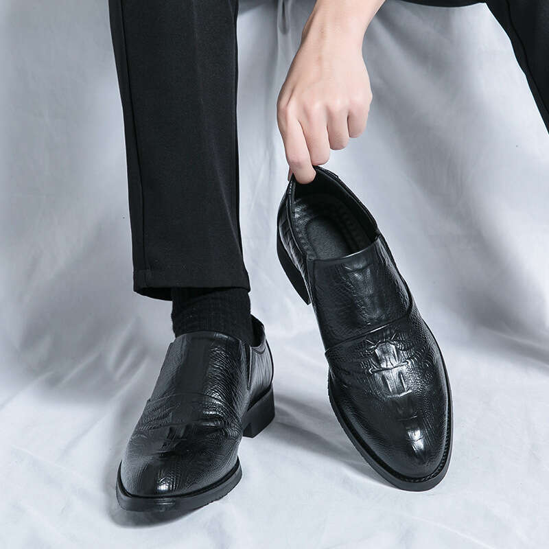 Men's in plus size, new casual shoes, fashionable covers, loafers, trendy foot stomping, pointed leather shoes