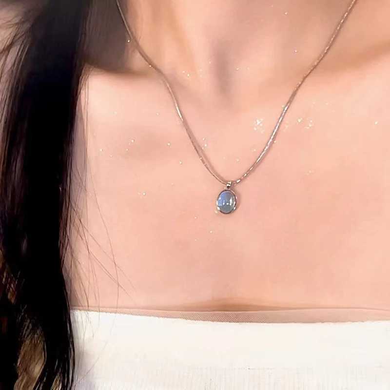 Simple Retro Oval Aquamarine Pendant Necklace For Women Girls Luxury Snake Chain Necklace Fashion Temperament Jewelry Gifts Z250402
