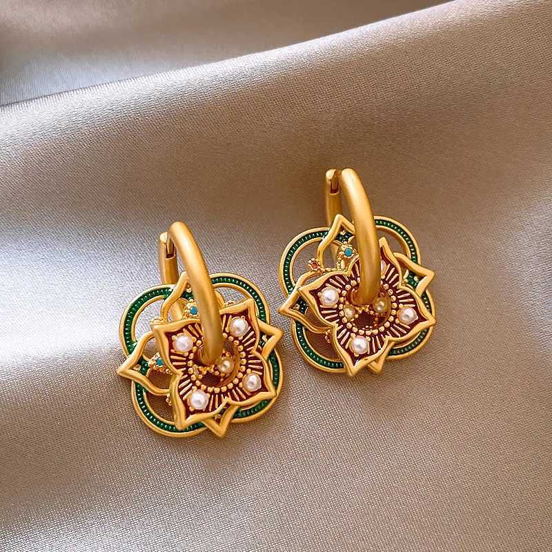 2024 New Arrival Retro Niche Design Oil Drop Flower Pearl Dangle Earrings For Women Fashion Vintage Geometric Jewelry Gifts Y250401