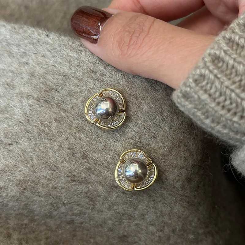 French Style Light Luxury Vintage Zircon Pearl Metal Flower Stud Earrings For Women Fashion Sweet Crystal Jewelry Gifts Y250401