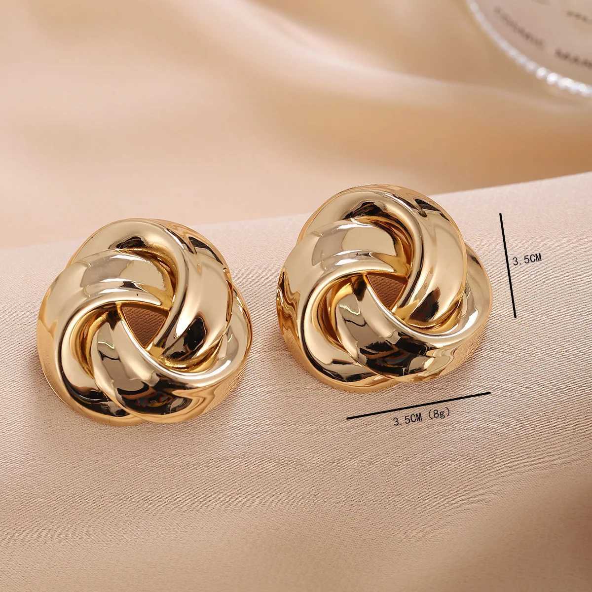 New large metal pendant earrings suitable for women gold spiral extruded pendant earrings heavy-duty earrings jewelry oorbellen voor vrouwen Y250401
