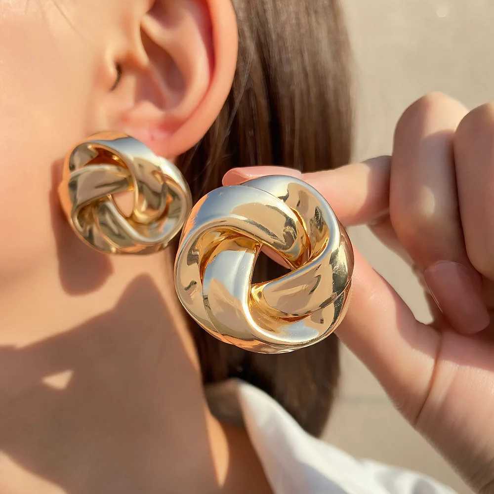 New large metal pendant earrings suitable for women gold spiral extruded pendant earrings heavy-duty earrings jewelry oorbellen voor vrouwen Y250401