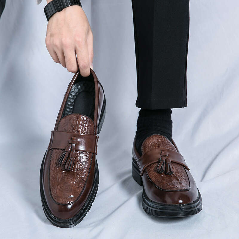 Large size tassel leather shoes for men, 2024 Spring and Autumn New Business Formal Crocodile Pattern One Step Men's Shoes, sizes 38-46