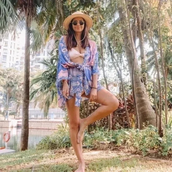 Happy Queens Retro Star and Moon Flower Printed Belt Womens Bohemian Vneck Bat Sleeves Happy Short Skirt Kimono 250324Z