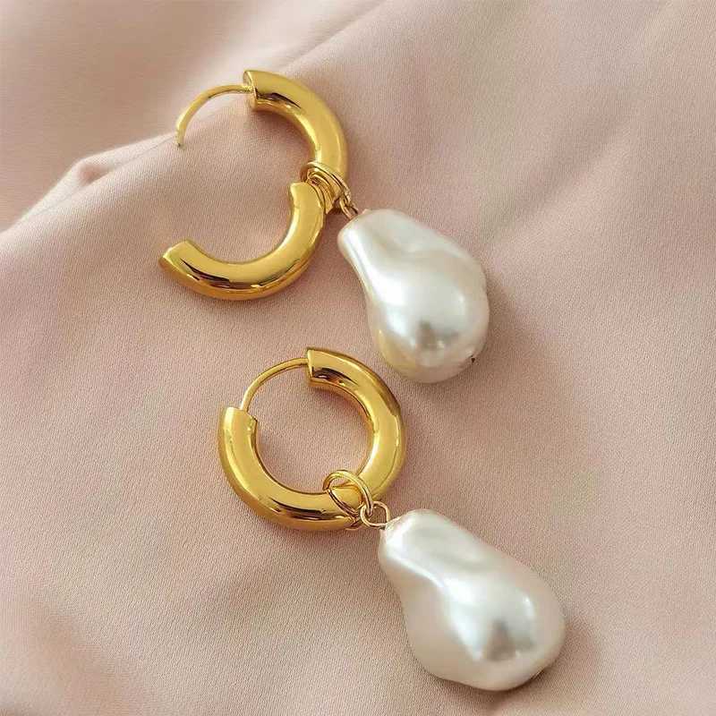 European retro high-end asymmetrical pearl earrings womens titanium steel earrings long earrings fashionable earrings Y250401