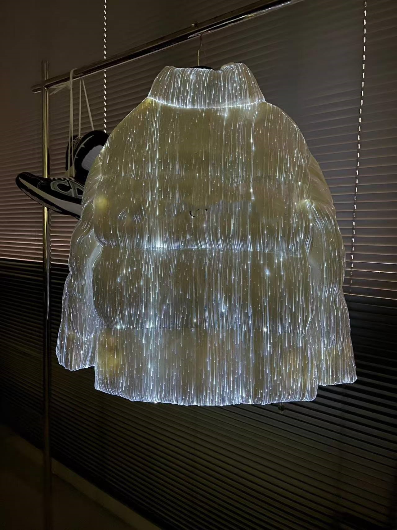 37Bf 2025 Puffer Jackets Designer Discolor Down Jacket Winter Warm Clothing Thickening Outerwear Outdoor Coats Fashion Unisex 1 2