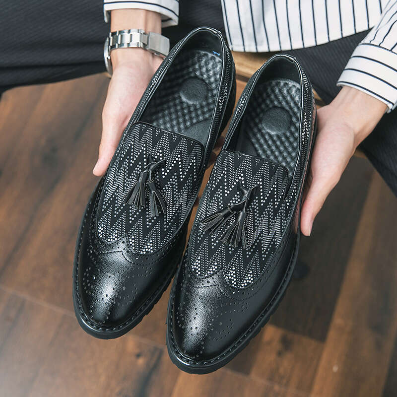 Men's in plus size, new casual fashionable Bloch carved fabric surface splicing leather shoes, shoe covers, tassel shoes