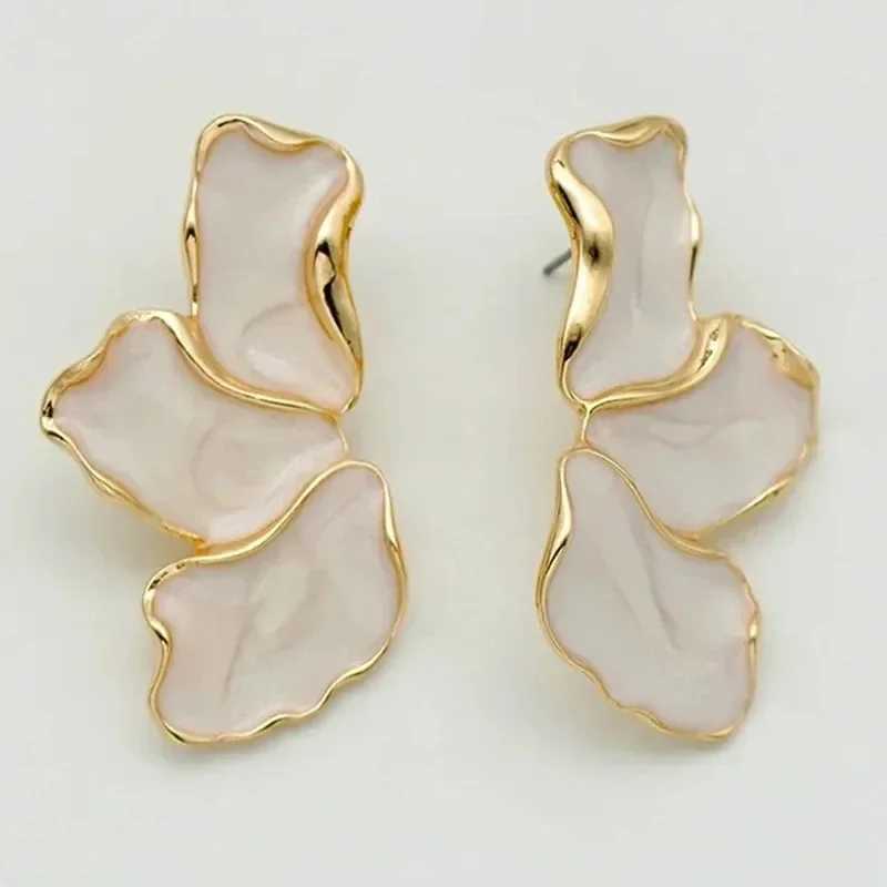 Metal Flower Cream Stud Earrings for Women Fashion Gold Plated Irregular Rear Earrings Heavy Design Statement Earrings Y250401