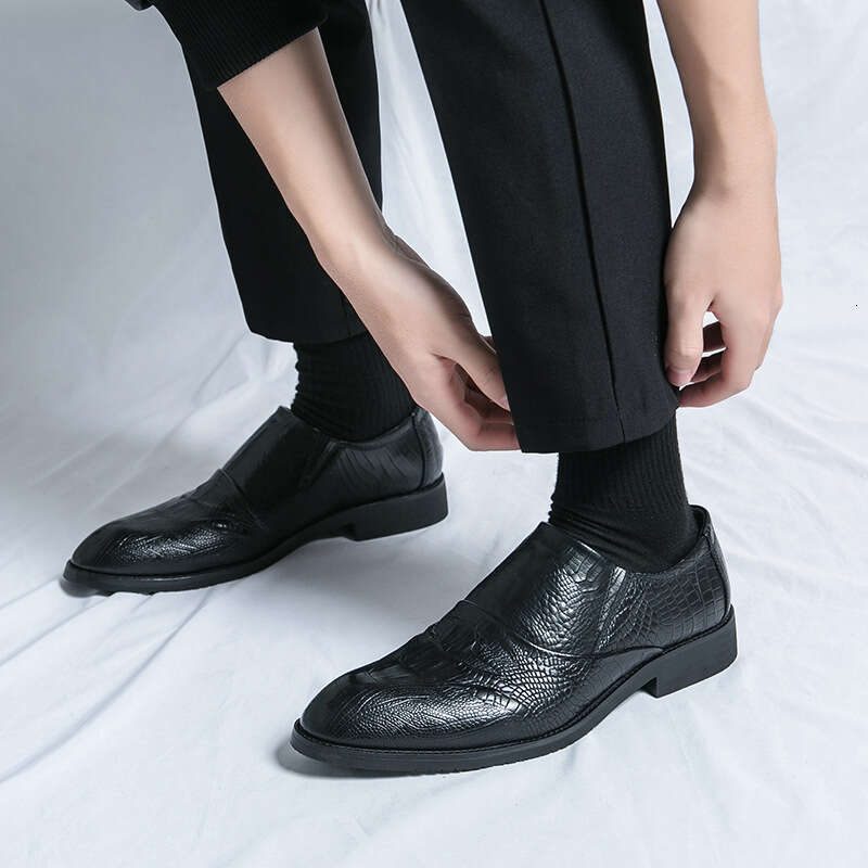 Men's in plus size, new casual shoes, fashionable covers, loafers, trendy foot stomping, pointed leather shoes