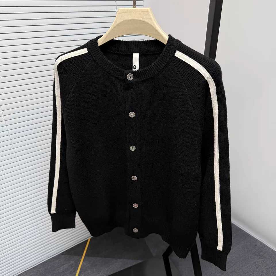 Fashion trend autumn new mens sweater cardigan luxurious striped high-quality comfort casual round neck button knit coat jacketT251103