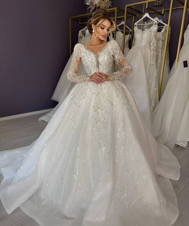 Modest Long Sleeves Plus Size Wedding Dress Appliques Vestido De Noiva V Neck Lace Up Back Vestidos De Novia 05