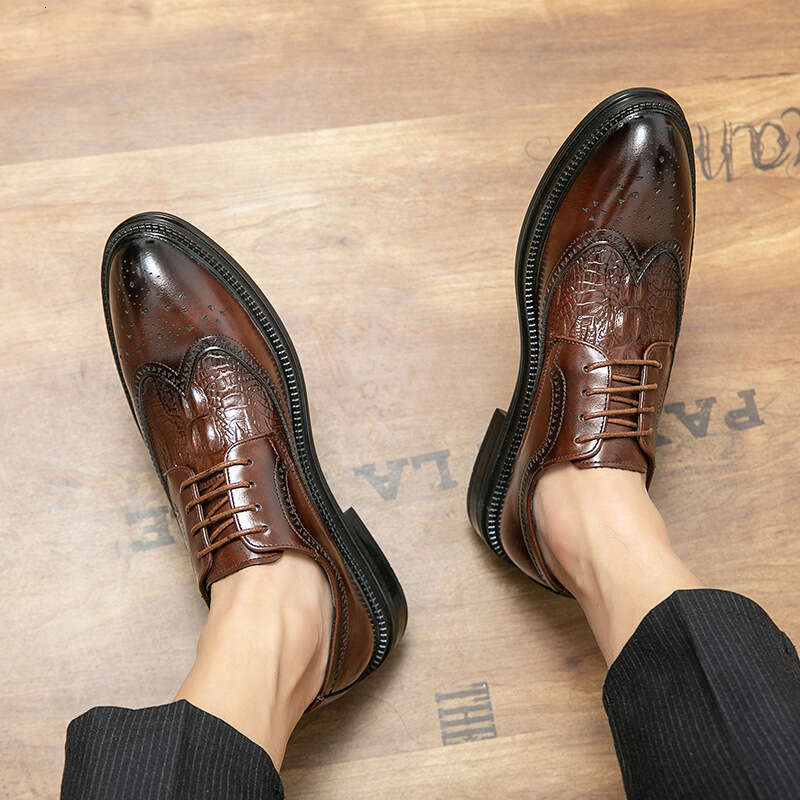 2024 New Men's Large Size Fashion Casual Shoes Trend British Style Bunok Lace Leather Shoe Merchant