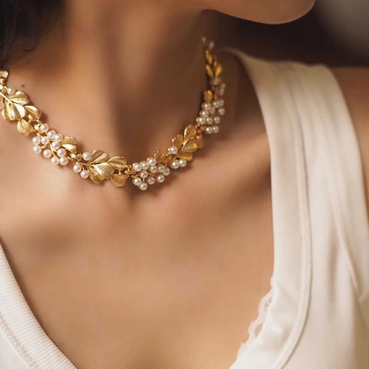 Retro French floral necklace with pearl set elegant earrings and collarbone for Women Statement Jewelry Gift Accessories C251103