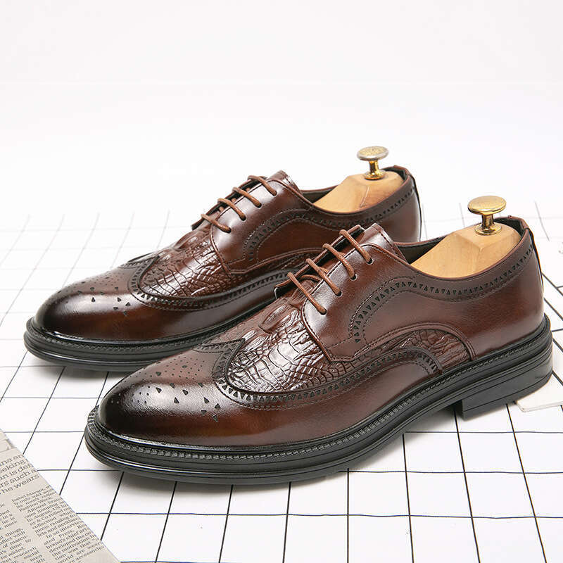 2024 New Men's Large Size Fashion Casual Shoes Trend British Style Bunok Lace Leather Shoe Merchant