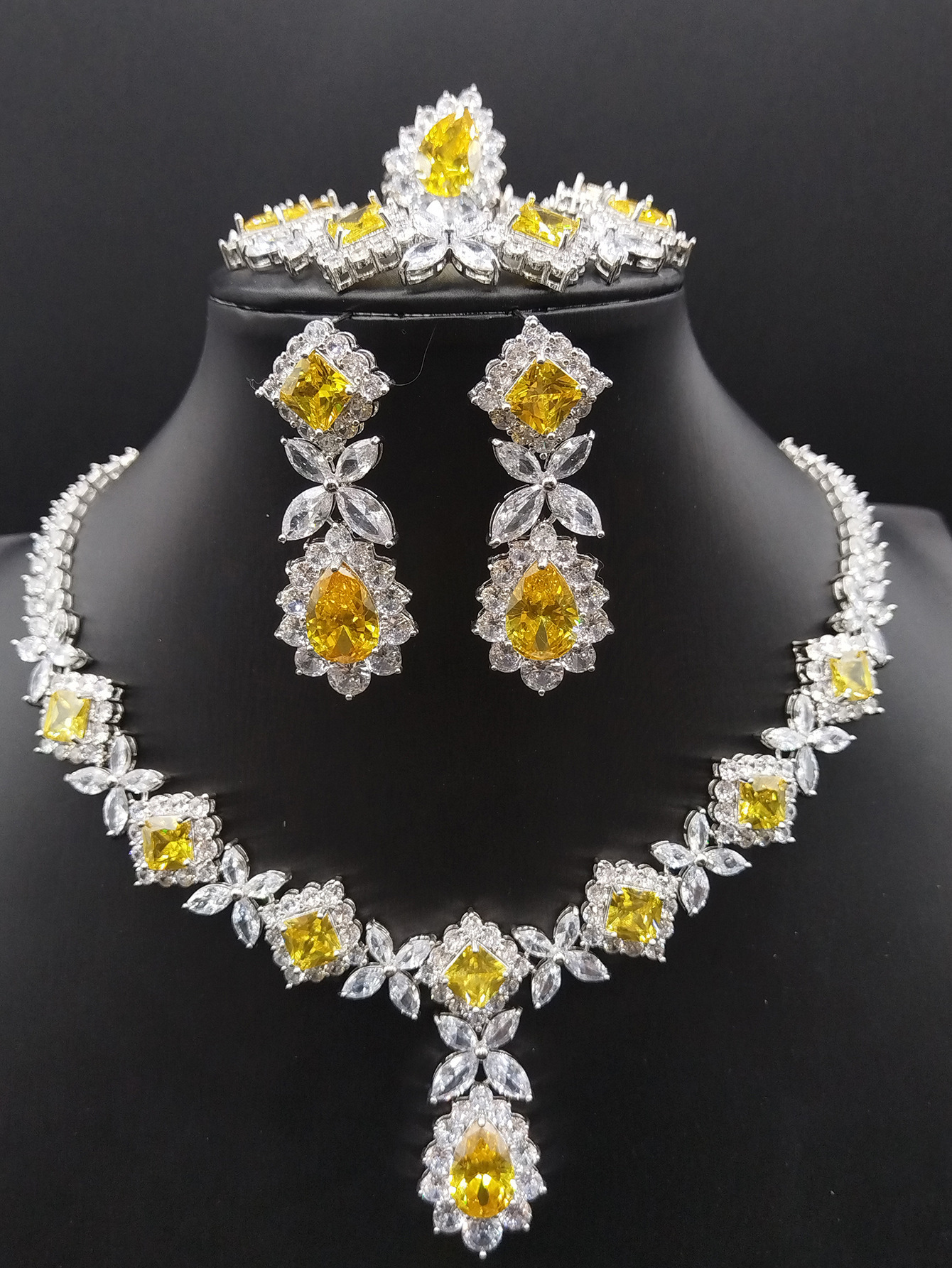 Home 4-piece Dubai Cubic Zirconia Flow Su Grand Bridal Necklace Wedding Party Jewelry Set 241115