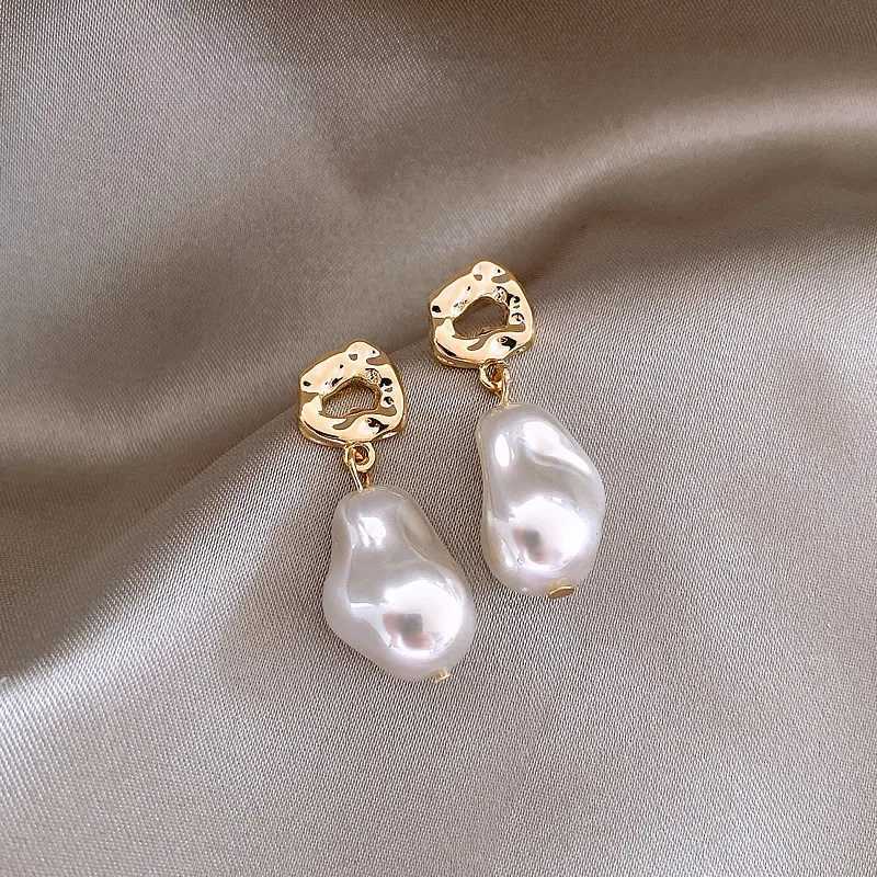 2022 New Arrival Korea Elegant Irregular Pearl Dangle Earrings For Women Fashion Simple Water Drop Jewelry Party Gifts Y250401
