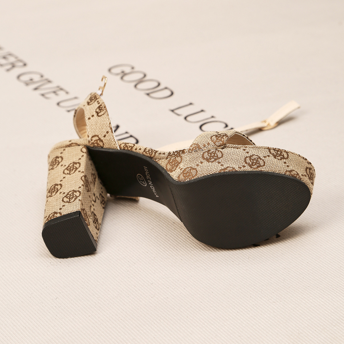 2025 Round toe thick sole chunky heel, brown flower color-blocking new style simple one-strap ultra-high heel top layer cowhide open-toe sandals