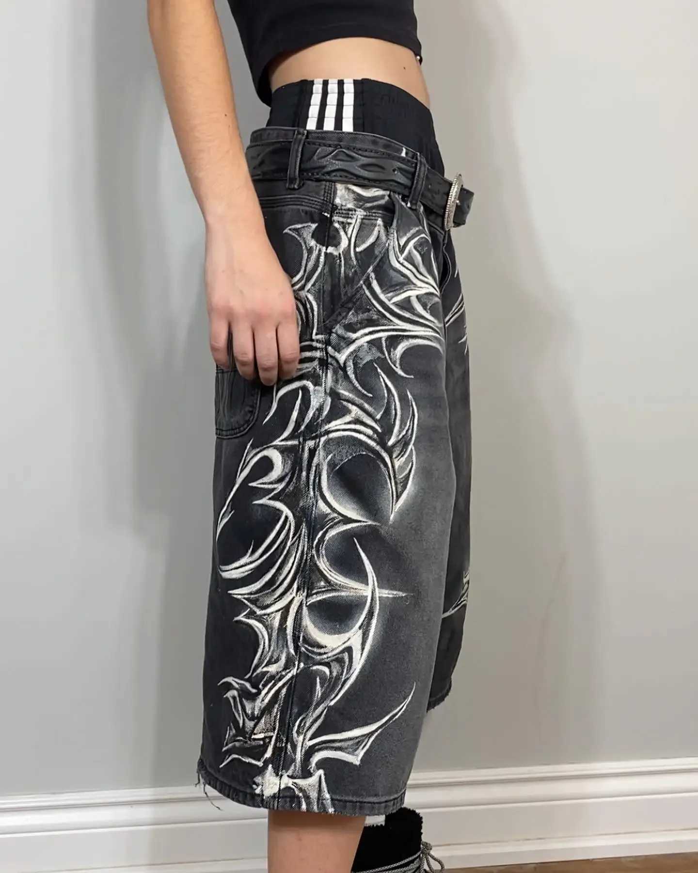American Retro Gothic Hallown Geometry Graffiti Print Denim Shorts Men Women Y2k Low Waist Baggy Kn Length Jeans Jorts Short X250403