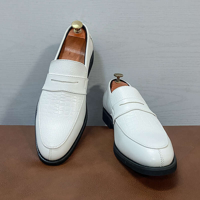 Men's shoes in plus size, new casual leather fashionable business dress shoes, trendy foot covers, and loafers