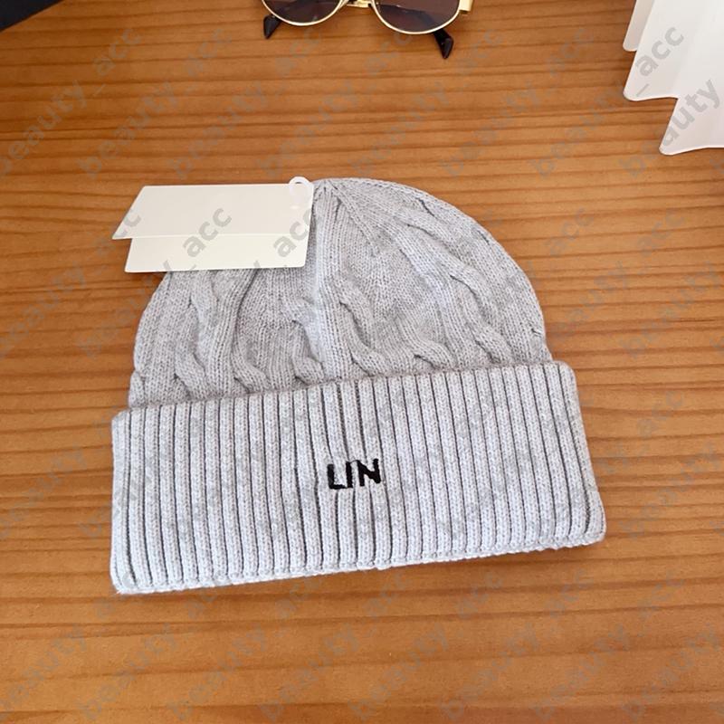 Luxury Hat Designer Embroidered Beret Classic Style Solid Color Design Warm Hat Womens Winter Knitted Hat Mens Hat Suitable For Daily Wearing