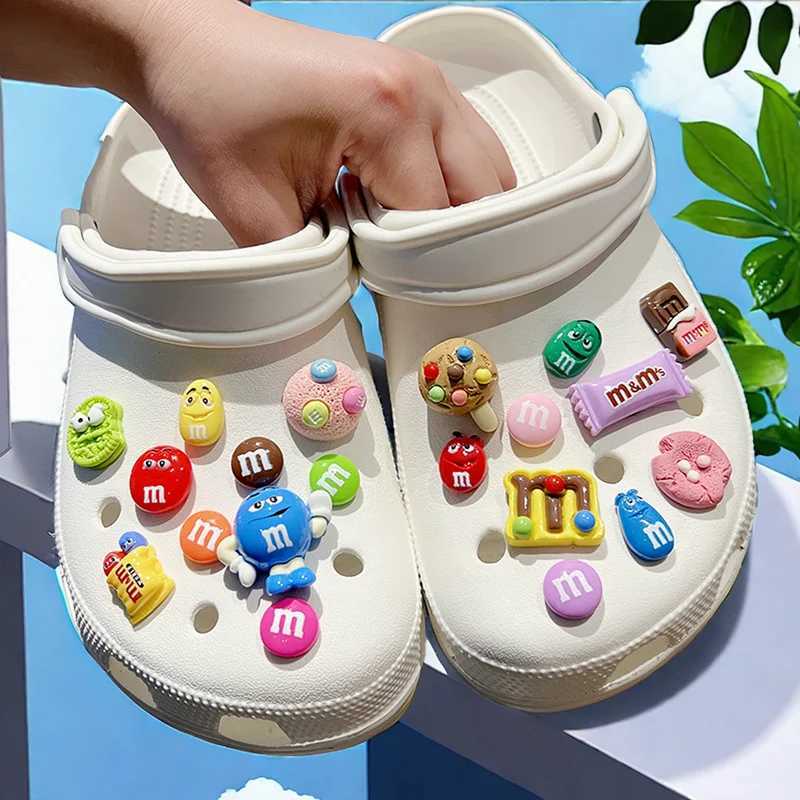 Complete set of hot selling DIY hole shoes charming cartoon handmade charm designer high-quality garden shoes decorative gifts for s Z250402