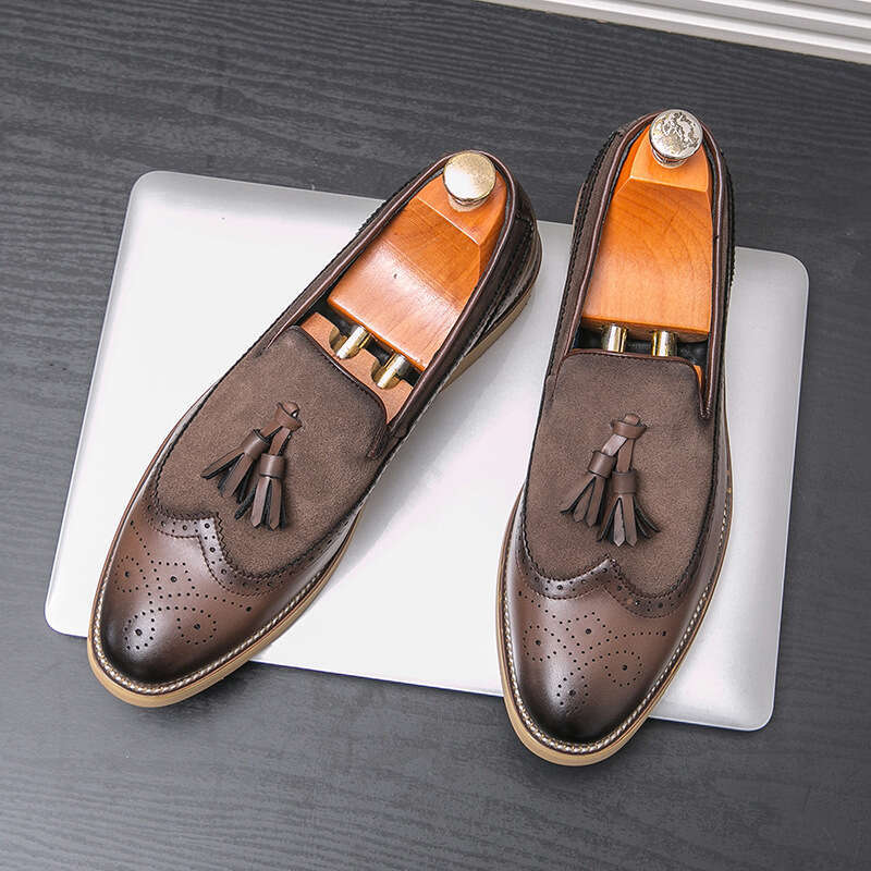 Men's in plus size, new casual shoes, fashionable and trendy. One foot stepping Blok pointed leather for men's wedding shoes