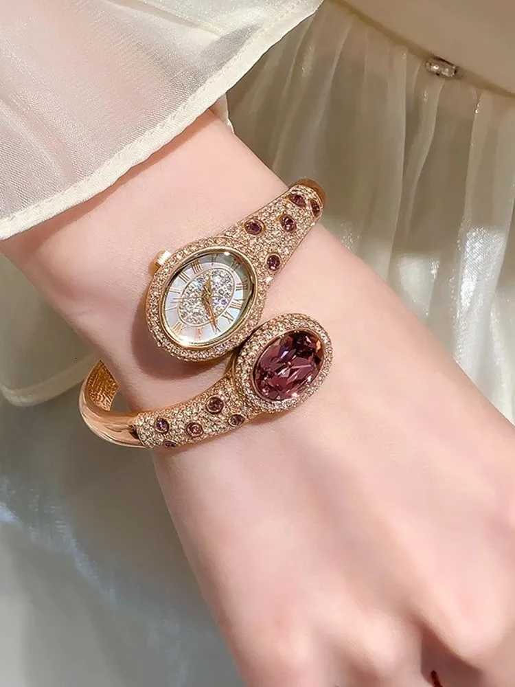 Elegant Women Snake Shape Diamonds Studded Quartz Watch Fashion Luxury Office Ladies Party Wristwatch Birthday Gift Jewelry entry luxW251103