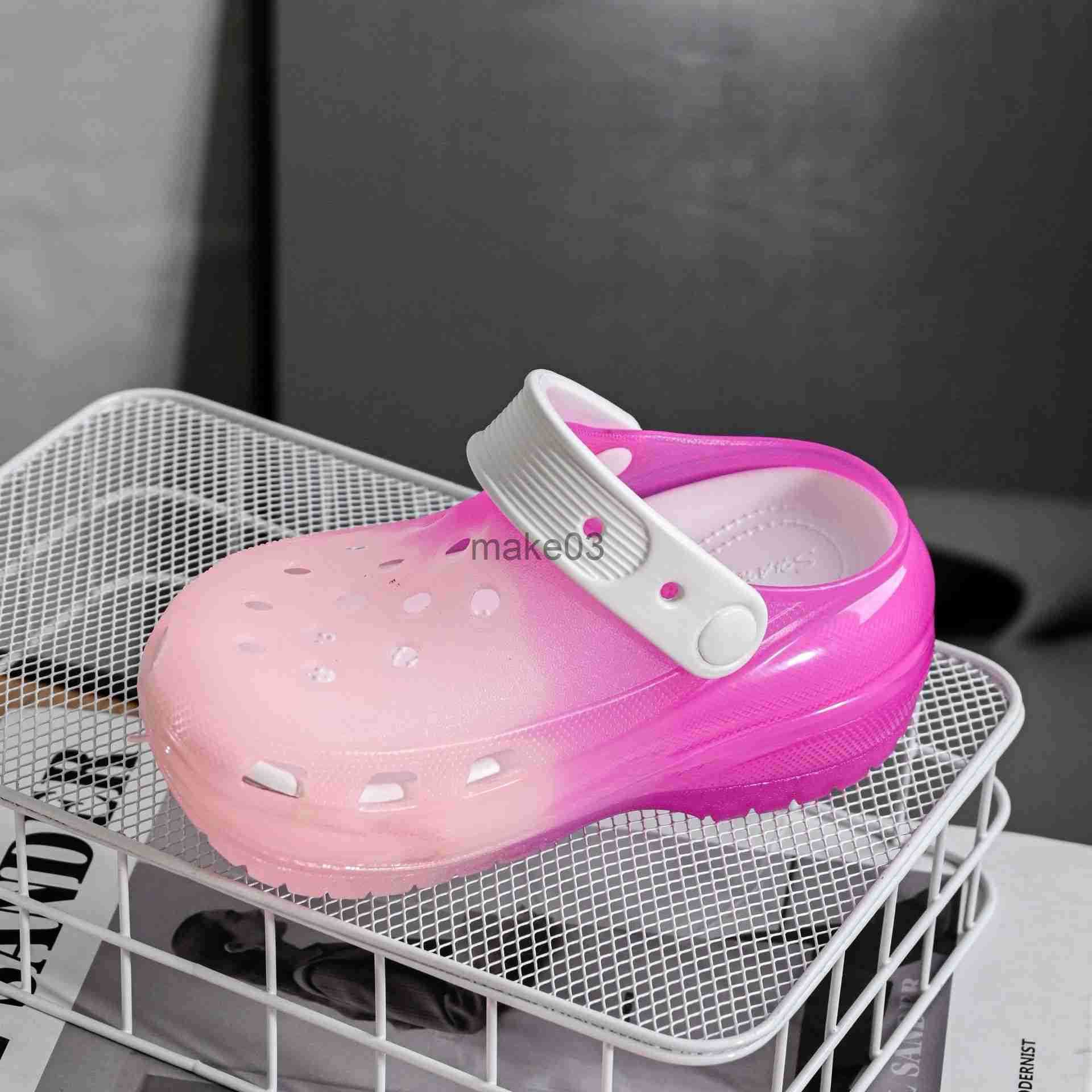 Luminous childrens cave shoes for summer wear color blocked toe slippers for boys and girls with lights EVA beach thick soled sandals J250403
