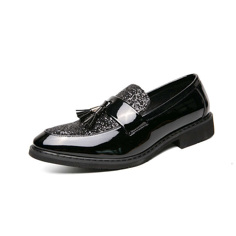 Large pointed flat for men's fashion fitting, one foot lazy shoes, autumn style solid color casual leather shoes