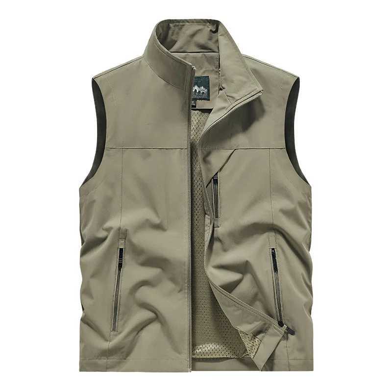 New Men Spring Vest Outdoor Tactical Mens Sleeveless Waistcoat Multiple Pockets Plus Size Male Fishing Vest Outwear X250403