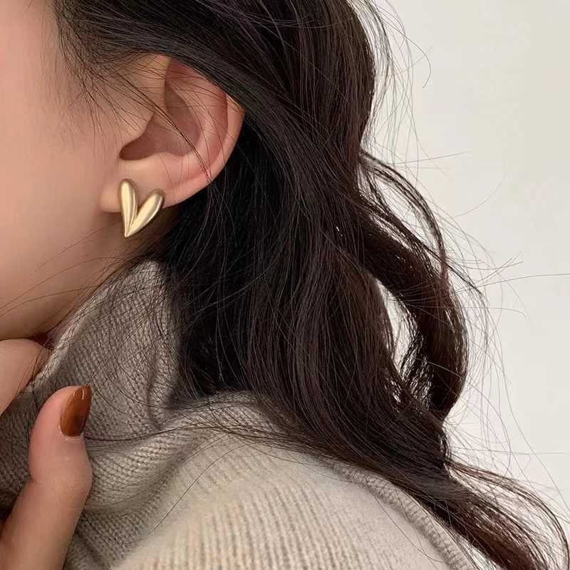 Simple Design Frosted Brushed Metal Heartshaped Stud Earrings a Versatile Daily Accessory for Girls in 2025 Fashion Jewelry C251103