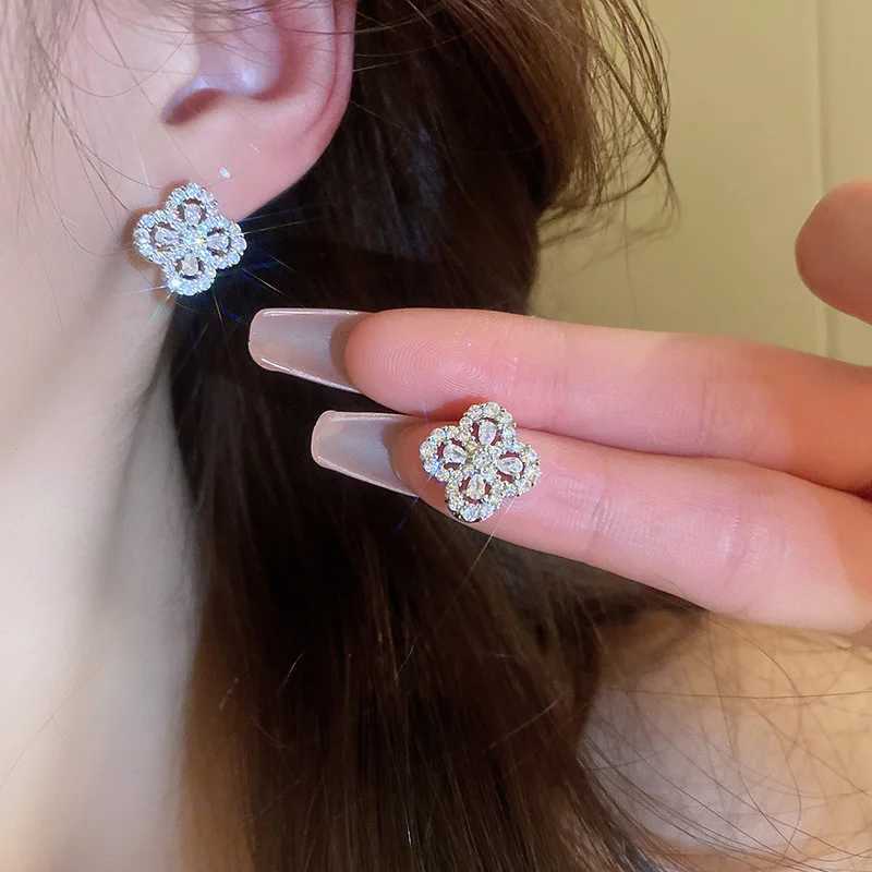 Korean Fashion Geometric Square Stud Earrings for Women Classic Shining Zircon Clover Plant Earrings for Women Party Jewelry Gifts Y250401