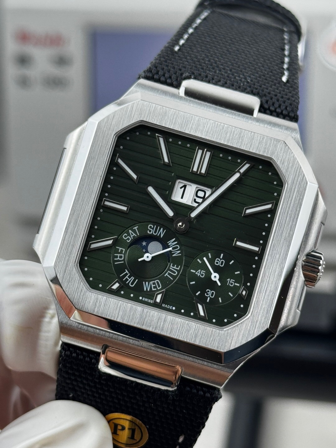 P1 5164 watch has diameter of 40.8 mm 5822 Diameter 45MM of . It is equipped with the 324 SC FUS self-winding movement and features real operation push-button functions