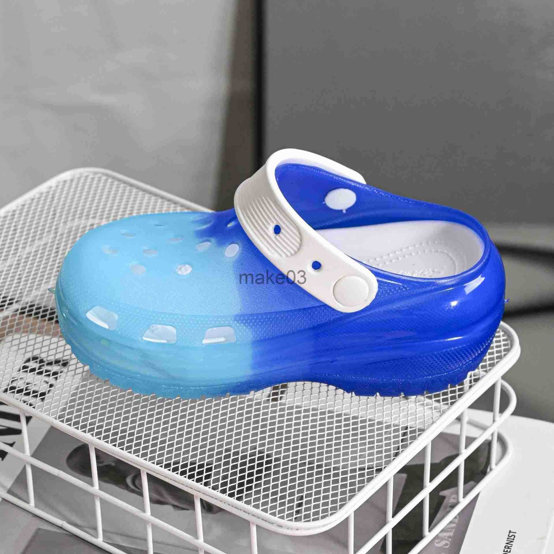 Luminous childrens cave shoes for summer wear color blocked toe slippers for boys and girls with lights EVA beach thick soled sandals J250403