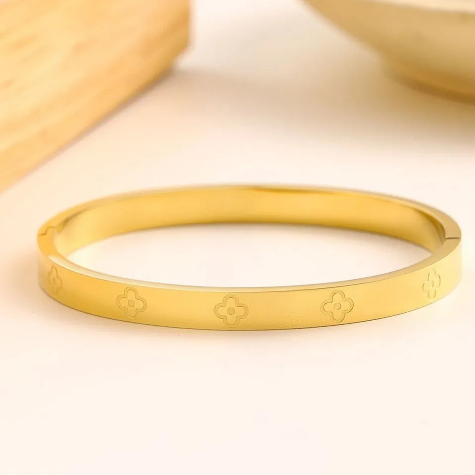 y 18K Gold Plated Stainless Steel Nail Bracelet for Women with Cubic Zirconia Bangle Fashion Daily Wear Jewelry 251031