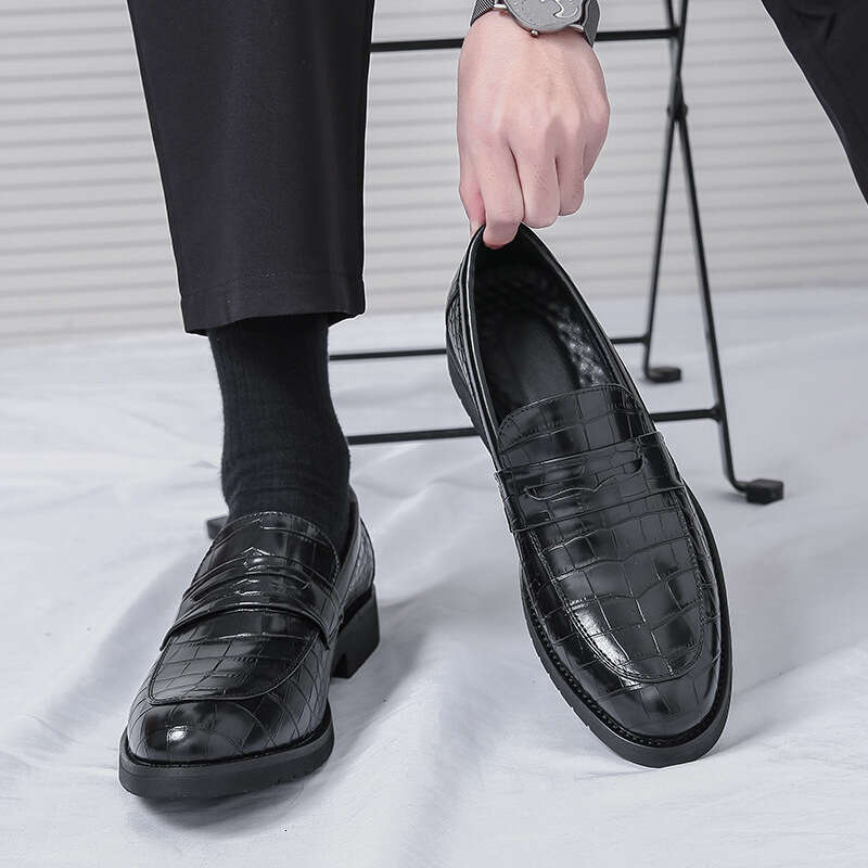 2024 Men's Large Size Spring New Casual Fashion Set with Crocodile Pattern Leather Shoes from England