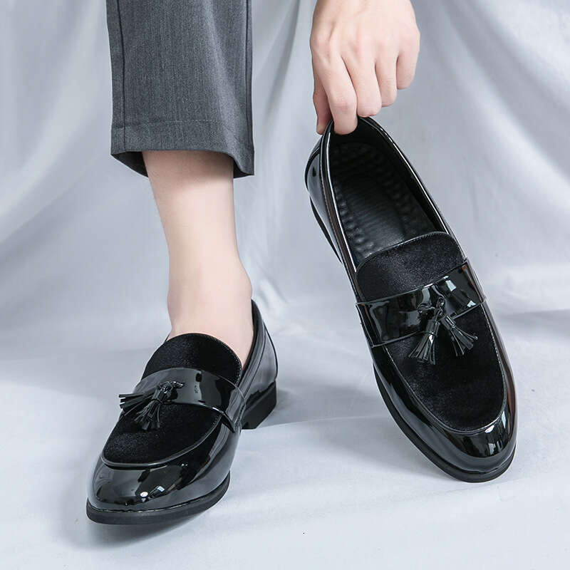 Large size men's casual shiny shoes 2024 Spring and Autumn new item 38-46 suede patchwork patent leather loafers